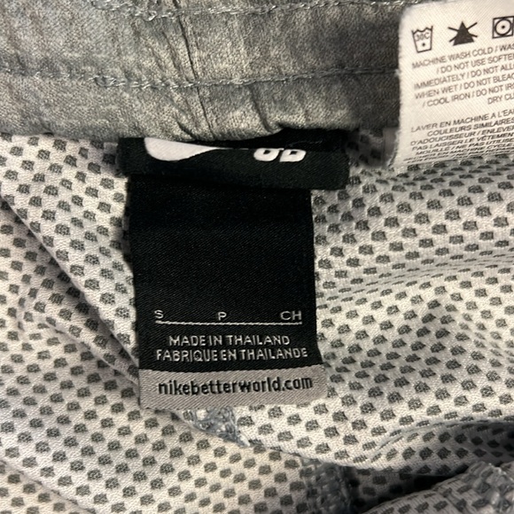 🌺3/$15 Nike grey comfy shorts - Picture 6 of 10